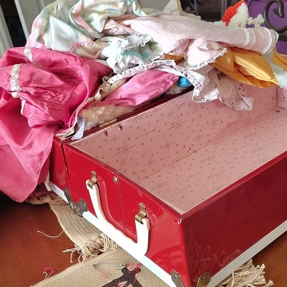 Vintage Doll Trunk With Doll Clothing - Picture 1 of 8